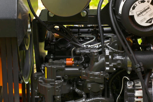 Först TR8D – 55HP Doosan engine detail